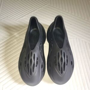 Yeezy Foam Runners onyx
